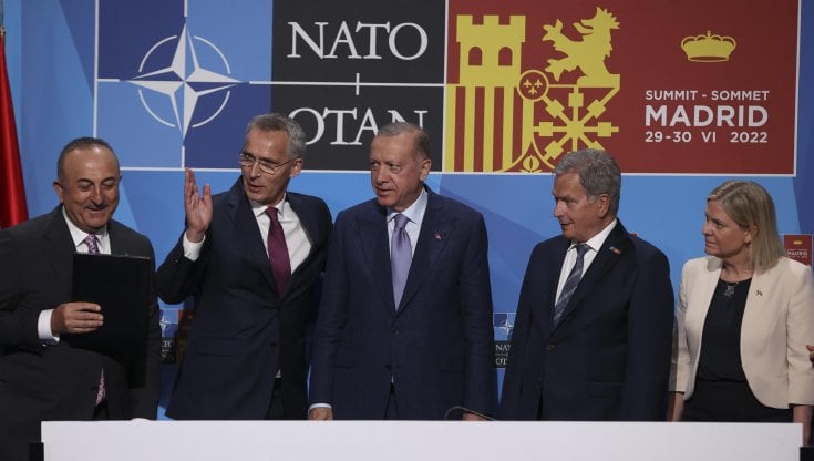 La Nato Mostra I Muscoli Contro La Russia. Mosca Non Molla!