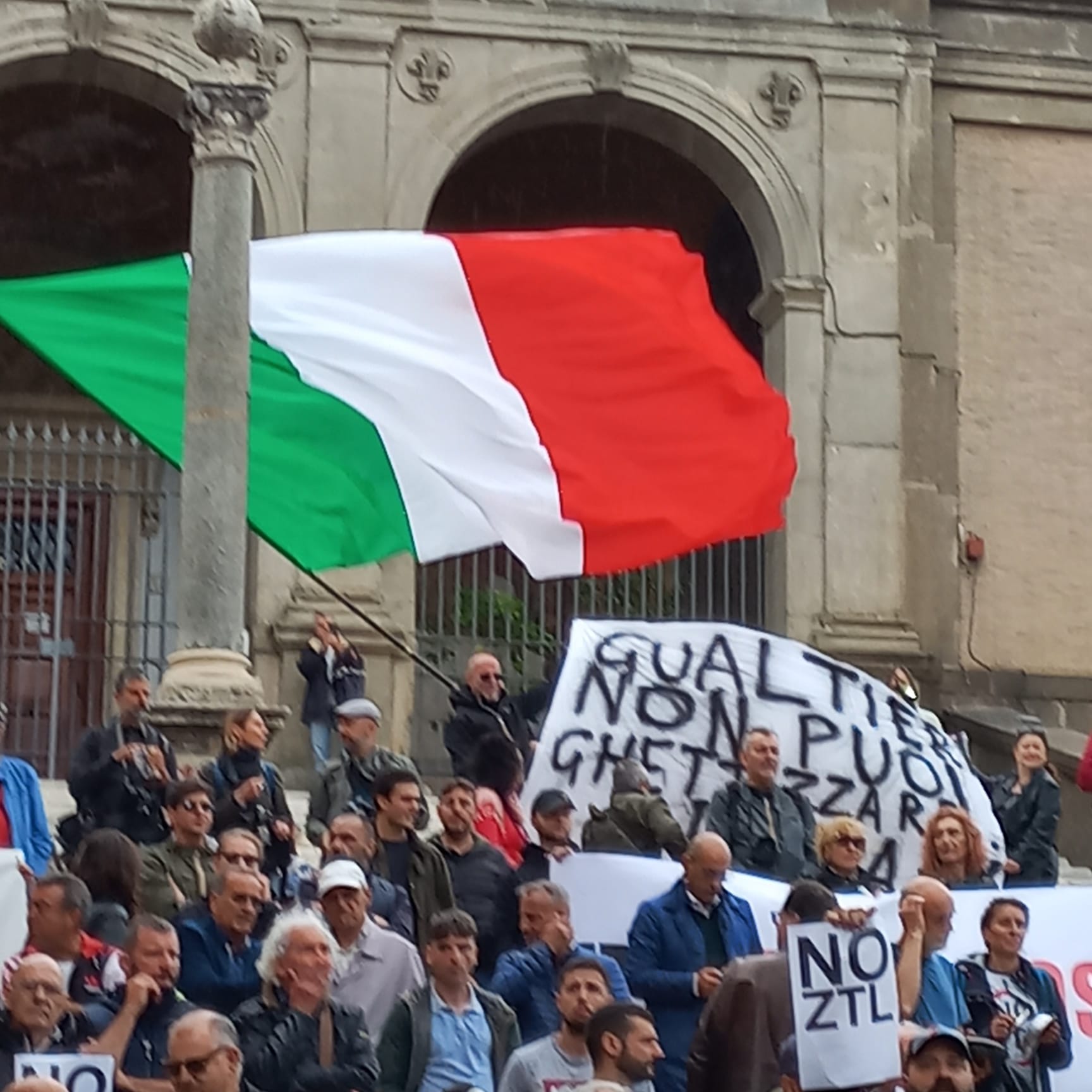 ITALIA LIBERA: UN GRIDI DI LOTTA!