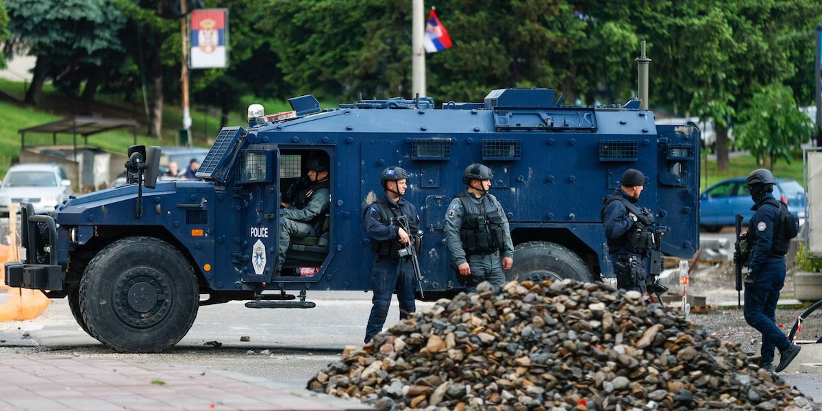 Kosovo: nuovi scontri e tensione al confine.Belgrado mobilita l’esercito.