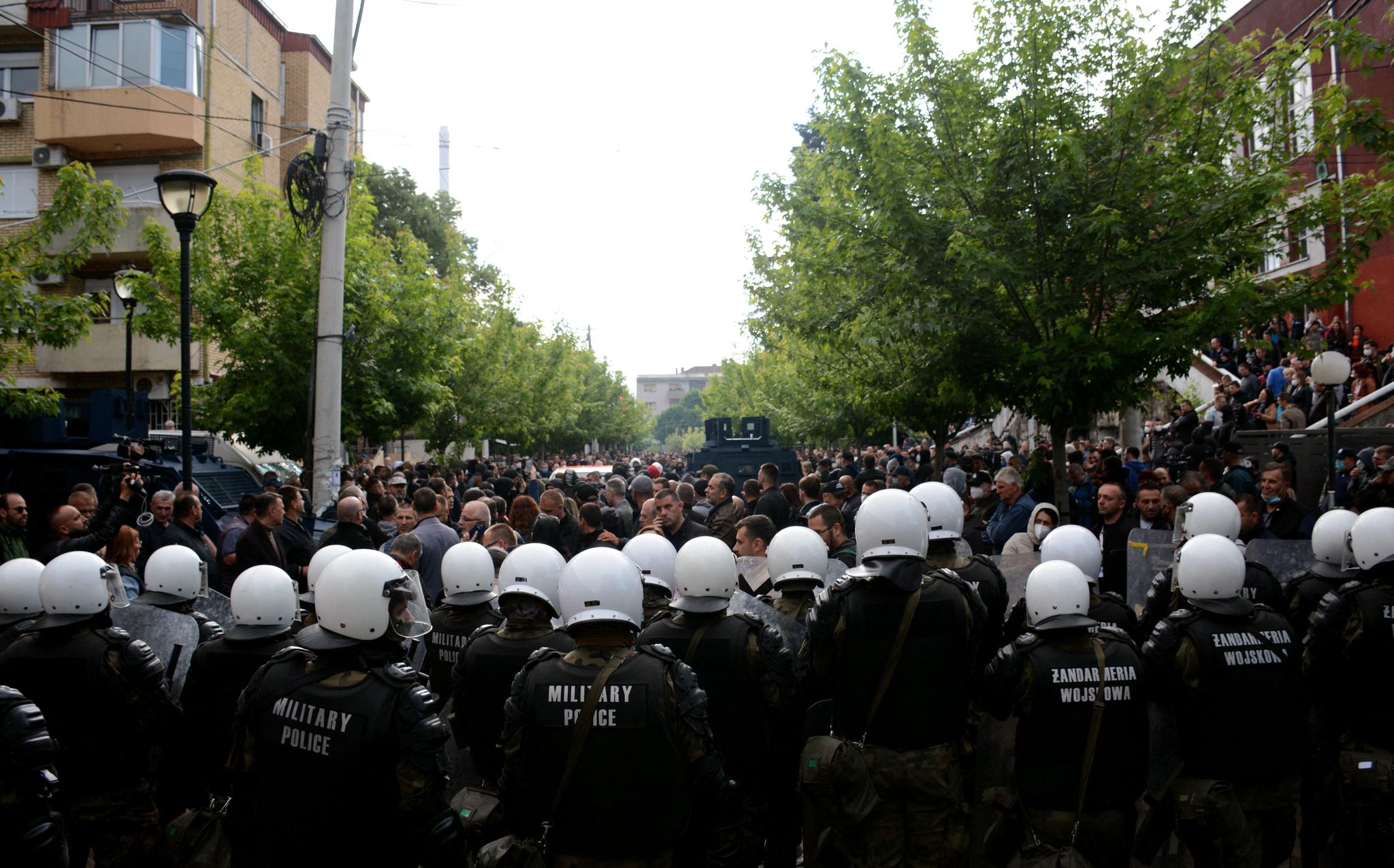 Kosovo: duri scontri tra manifestanti e truppe NATO.