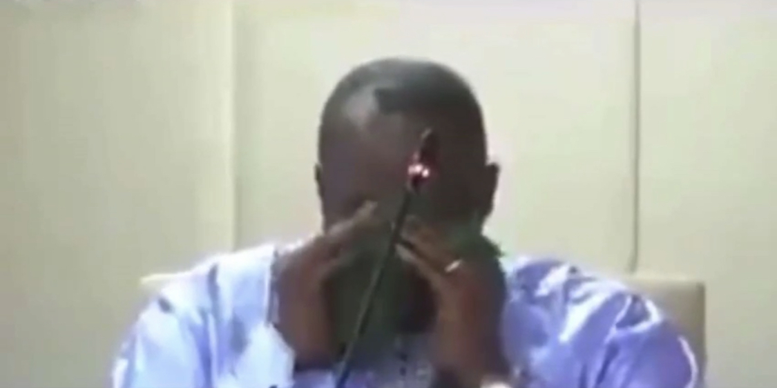 Il ministro delle finanze del Niger piange
