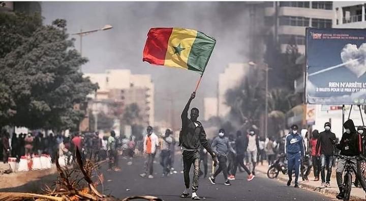 Anche il Senegal in rivolta.